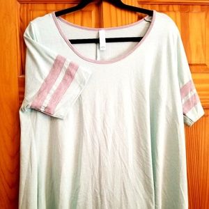 Large Lularoe Perfect T